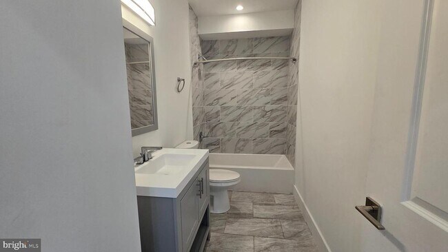 Building Photo - 818 Bladensburg Rd NE