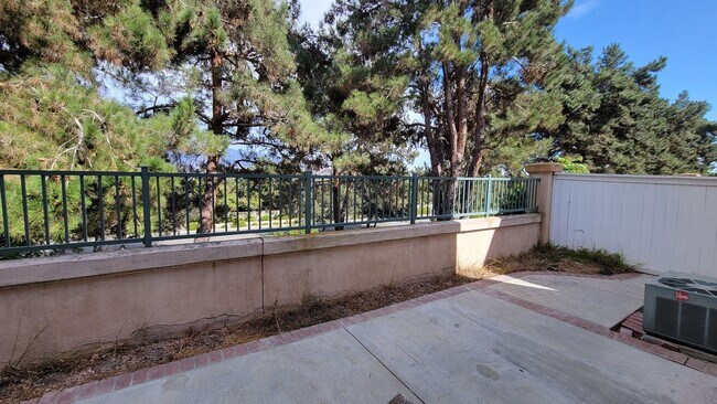 Building Photo - 3 bd / 2.5 bath townhouse in Chula Vista