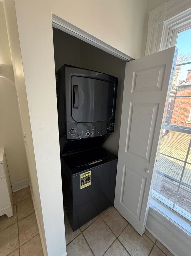 Building Photo - Fully Renovated 3BR/1.5 Bath in Olde Towne East!