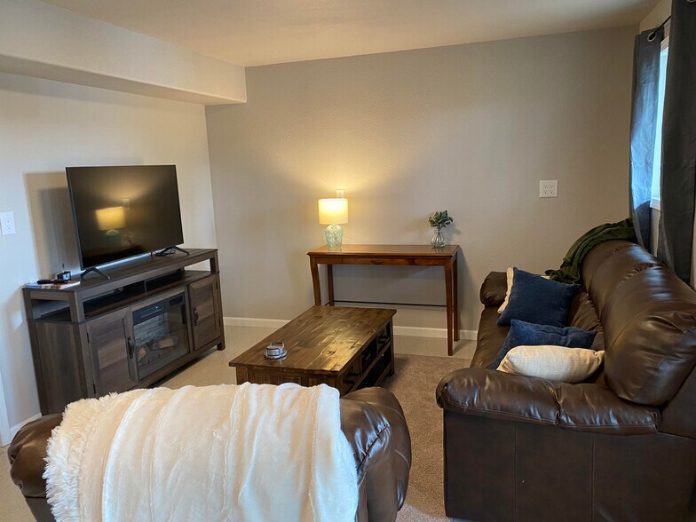 Building Photo - 6140 W Robin Hood Ln