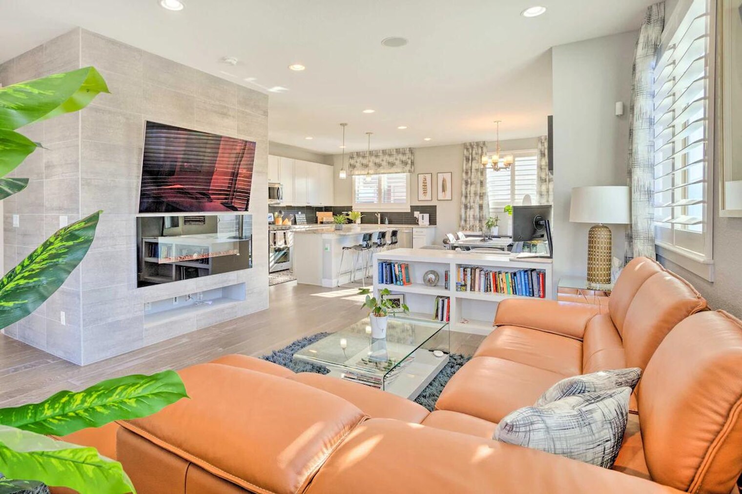 Building Photo - 4260 E Warren Ave