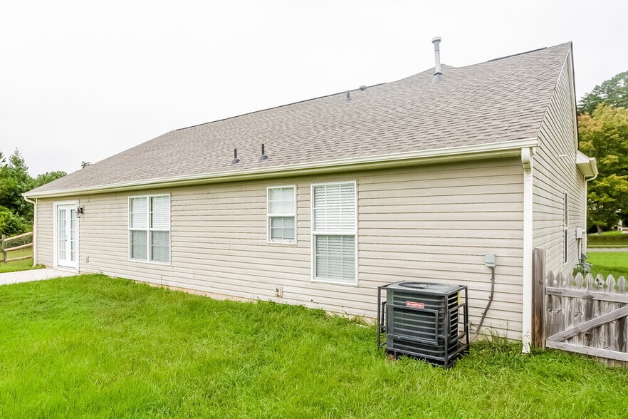 Building Photo - 1326 Galesburg St