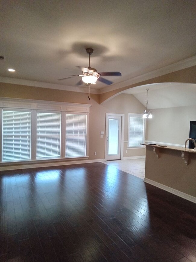 Building Photo - Savannah Place Dream Home