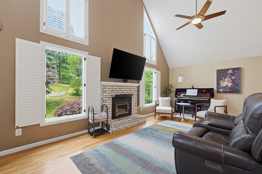 Building Photo - 33 Brimstone Way