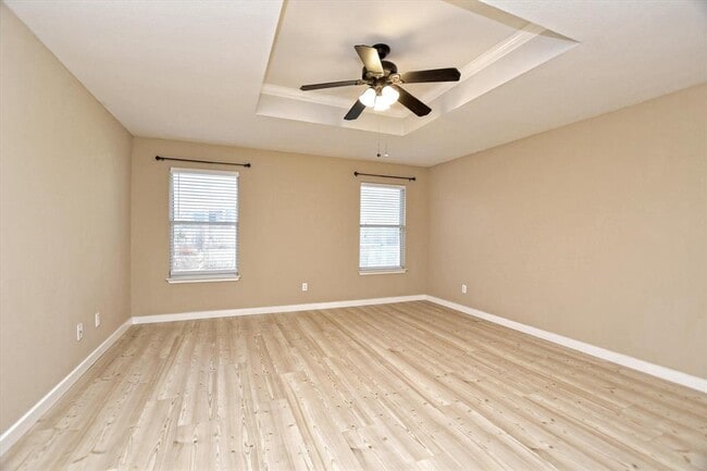 Building Photo - 537 MacKenzie Way