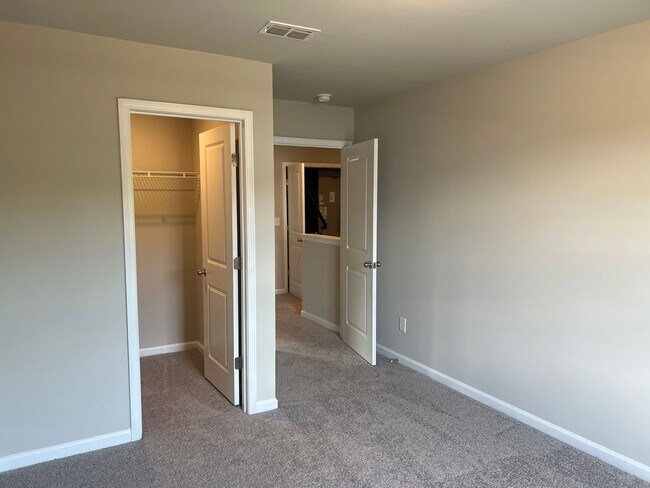 Building Photo - Wonderful Home in The Highlands