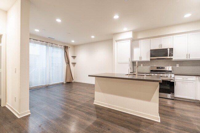 Building Photo - 320 Waverunner Ct