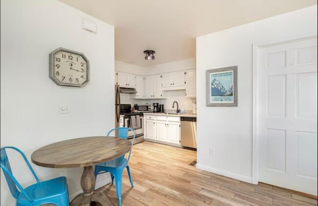 Building Photo - Country Club Comfort | 1BR Condo + W/D + Balcony