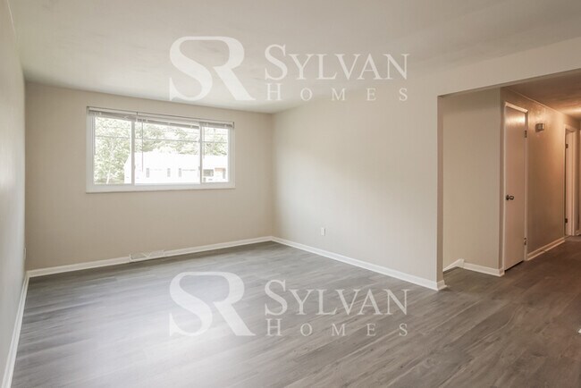 Building Photo - Remarkable Value. Unbeatable Location!