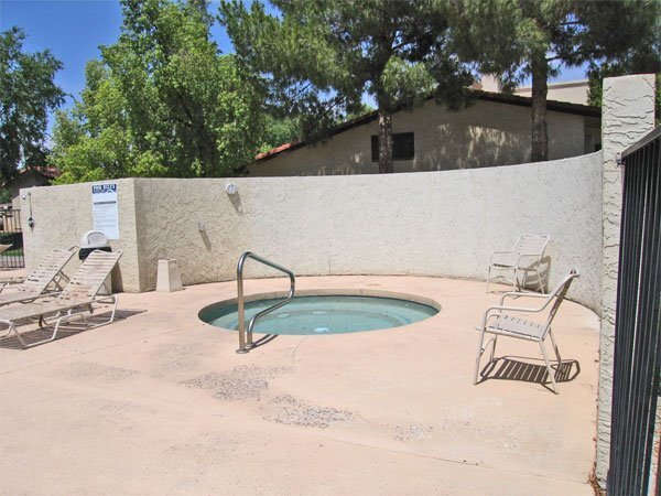 Building Photo - Great 2 bed/2 bath in convenient Mesa loca...