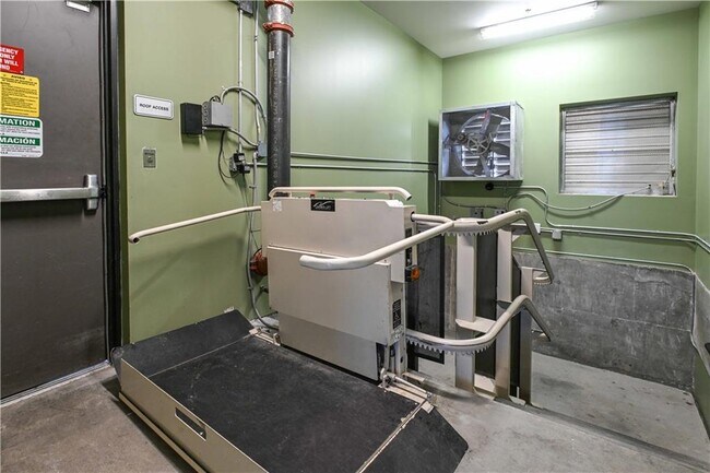 Building Photo - 3180 Mathieson Dr NE