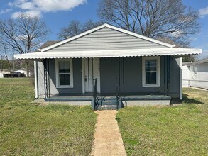 Building Photo - 3608 7th Ave SW