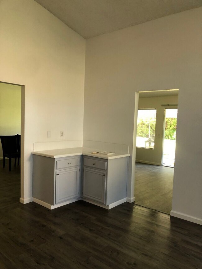 Building Photo - Newly renovated 4 bedroom in canyon crest!