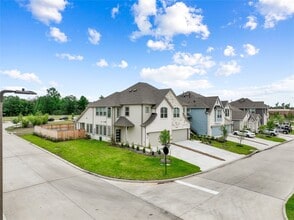 Building Photo - 603 Silver Pear Ct