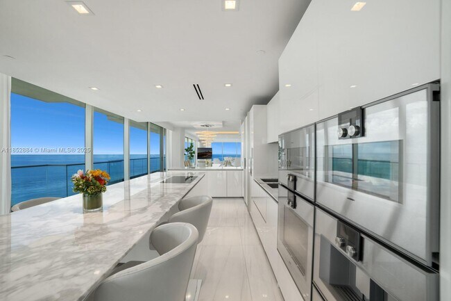 Building Photo - 10203 Collins Ave