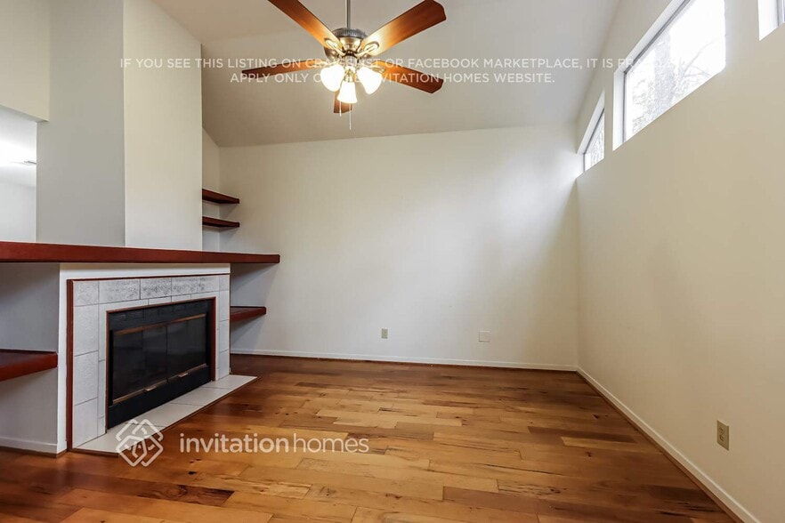 Building Photo - 10 Shallow Pond Pl