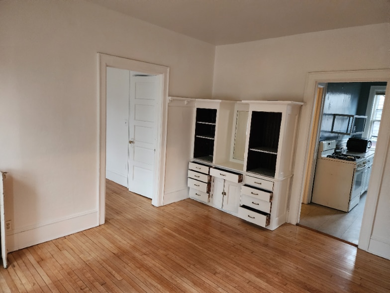 Building Photo - 832 E Clarke St