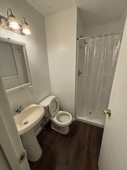 Building Photo - 12500 Holey Rd