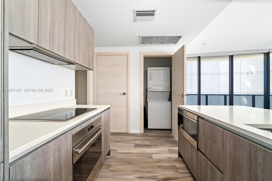 Building Photo - 801 S Miami Ave