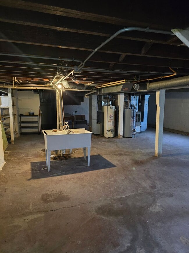 Building Photo - 1405 N Court St