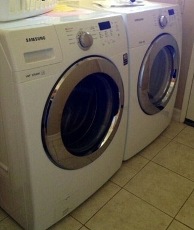 Building Photo - Beautifully Furnished Home For 8 Months in Shadowridge/Vista