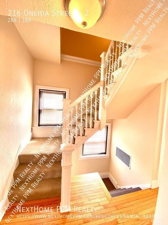 Building Photo - 216 Oneida St