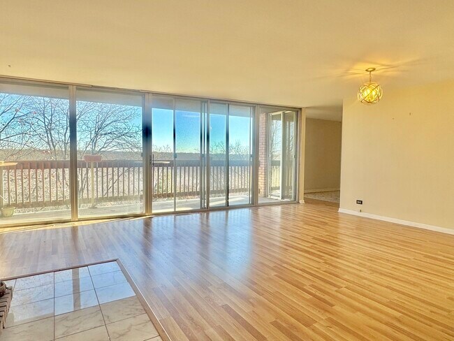 Building Photo - 5600 Hillcrest Ln