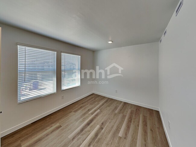 Building Photo - 6541 E Paseo Alga