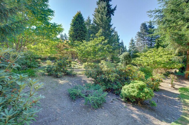 Building Photo - 4Bd/2.5Ba Mercer Island House