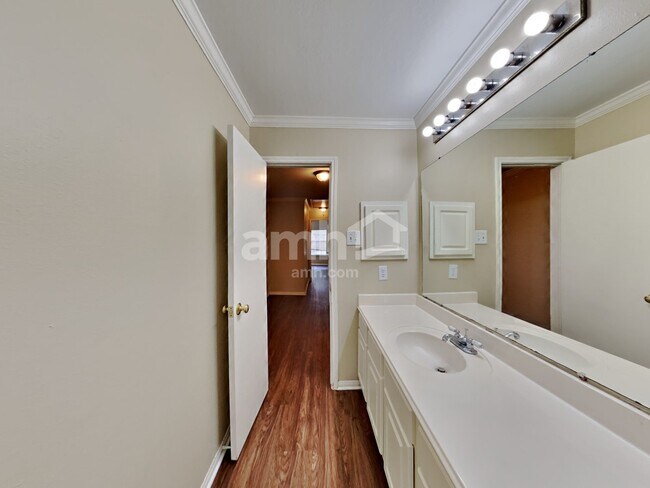 Building Photo - 30826 Trinket Dr