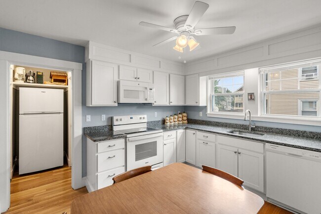 Building Photo - 35 Trapelo St