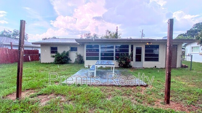 Building Photo - 1121 Mary Jane Ln