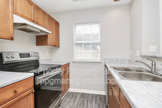 Building Photo - 9365 Glenwater Dr