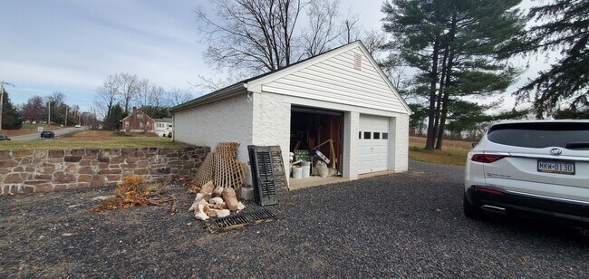 Building Photo - 159 Limerick Center Rd