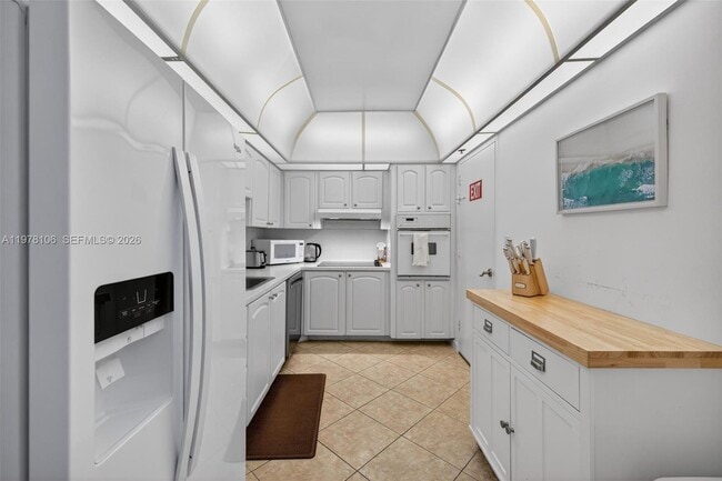 Building Photo - 3801 S Ocean Dr