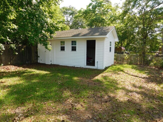 Building Photo - 3701 Lavenham Rd