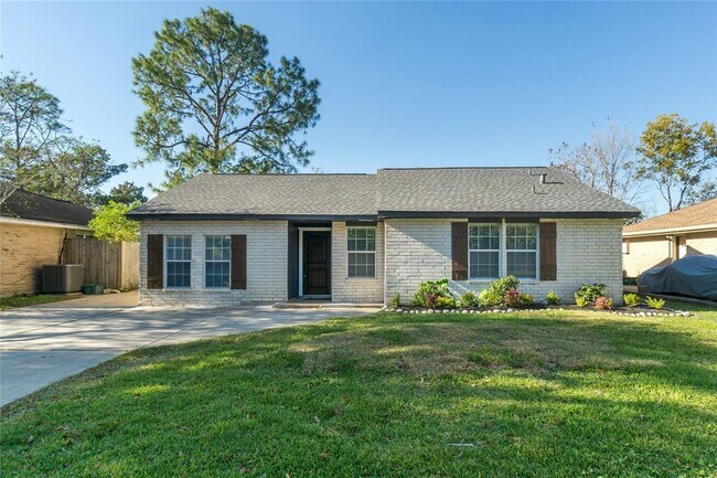Building Photo - 802 Mary Ann Dr