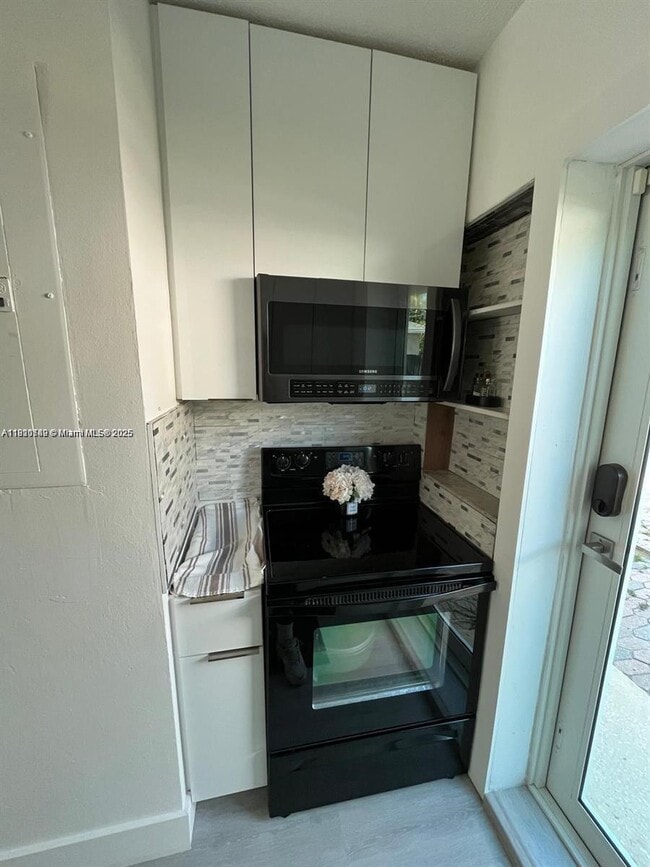 Building Photo - 872 NW 16th Terrace