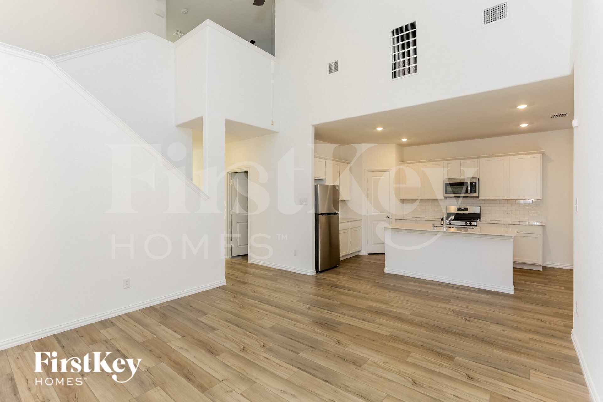 Building Photo - 10045 Elkhorn Dr