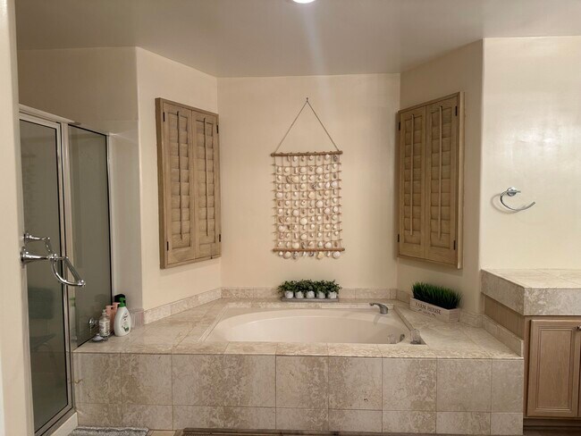 Building Photo - 76961 Sheffield Ct