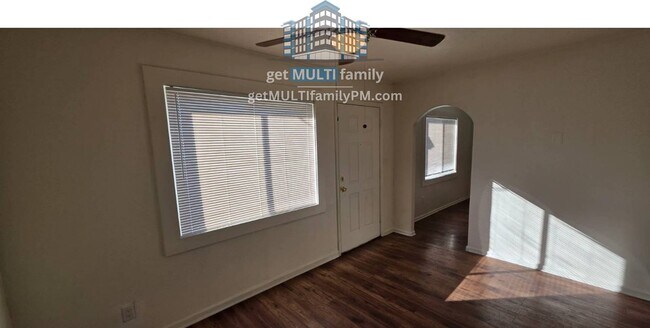 Building Photo - 3926 E Earll Dr