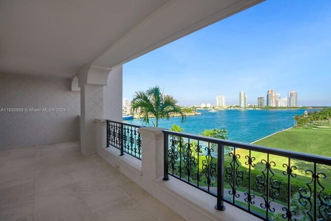 Building Photo - 5365 Fisher Island Dr