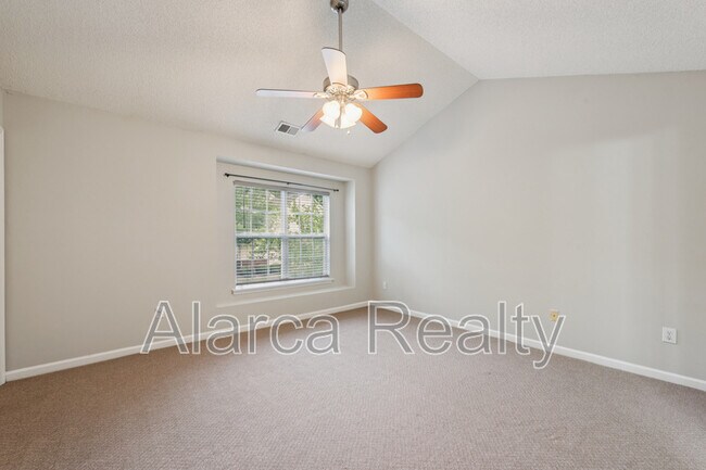 Building Photo - 8787 Robinson Forest Dr