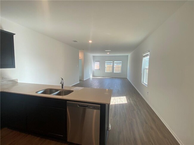 Building Photo - 440 Gabbro Gdns