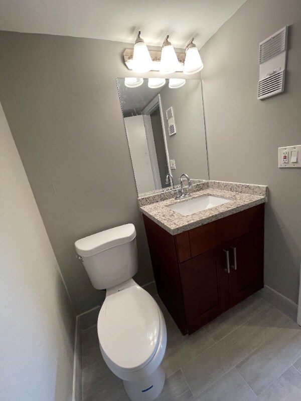 Building Photo - 2701 Riverside Dr