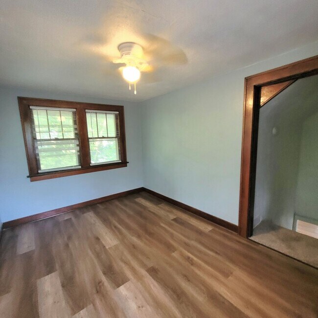 Building Photo - Large Updated House with Garage!