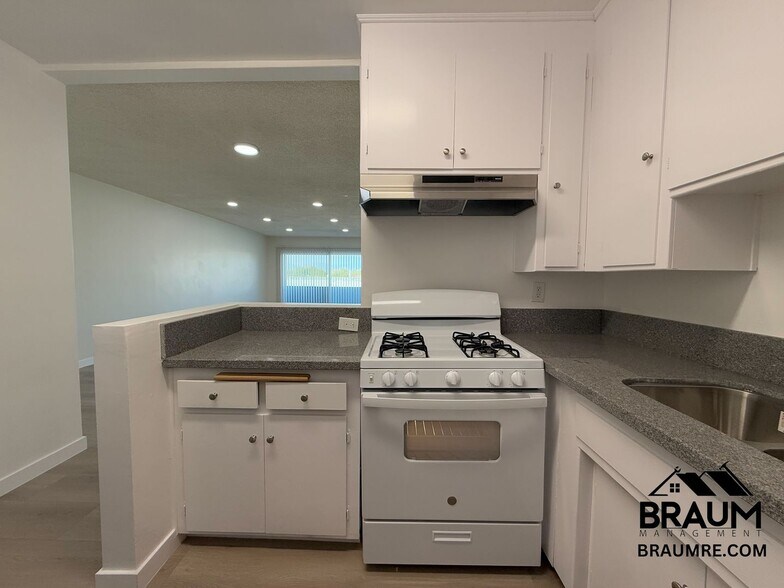 Building Photo - 6041 Whitsett Ave
