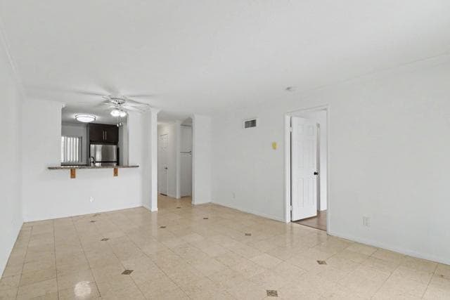 Building Photo - 7405 Charmant Dr