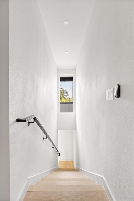 Building Photo - 613 Clifford Dr