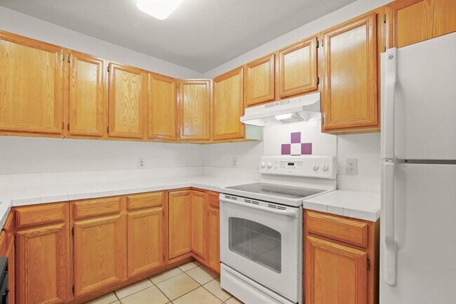 Building Photo - 2624 Gwendolyn Ln